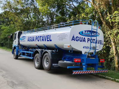 Distribuição de Água Potável Caminhão pipa